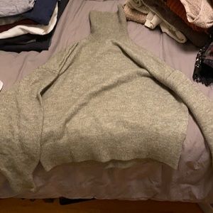 H&M green turtleneck sweater
